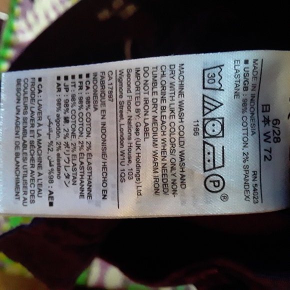 Khakis by GAP Girlfriend 5 Inch Cargo Type Shorts - Picture 14 of 14